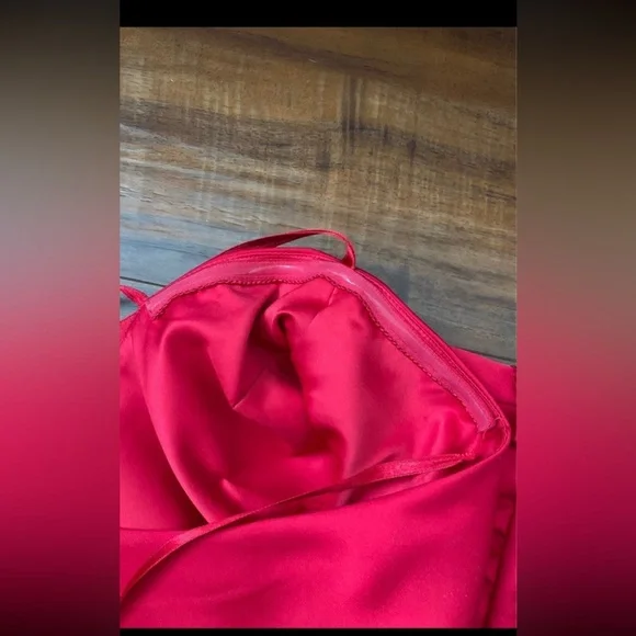 Very beautiful and stylish dress from Monoukian. - Picture 9 of 12